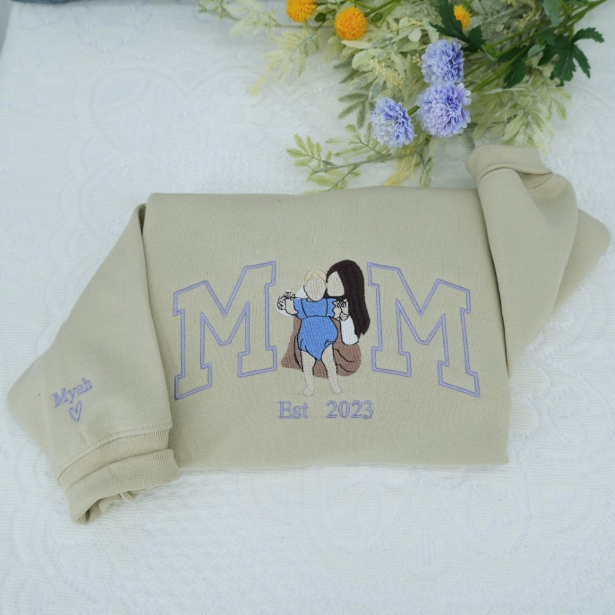 Personalized Auntie Sweatshirt - Custom Embroidered New Aunt Gift