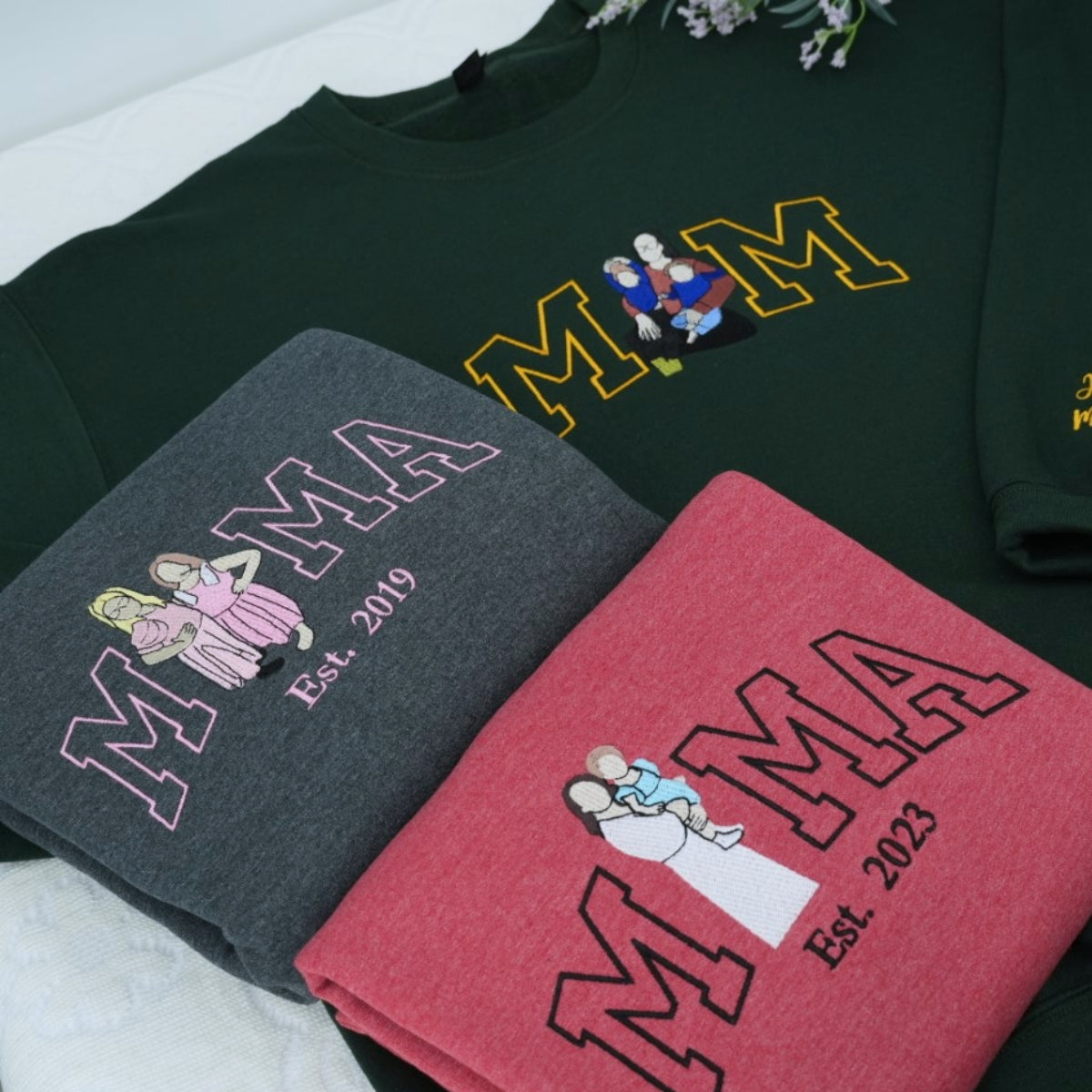 Personalized Auntie Sweatshirt - Custom Embroidered New Aunt Gift